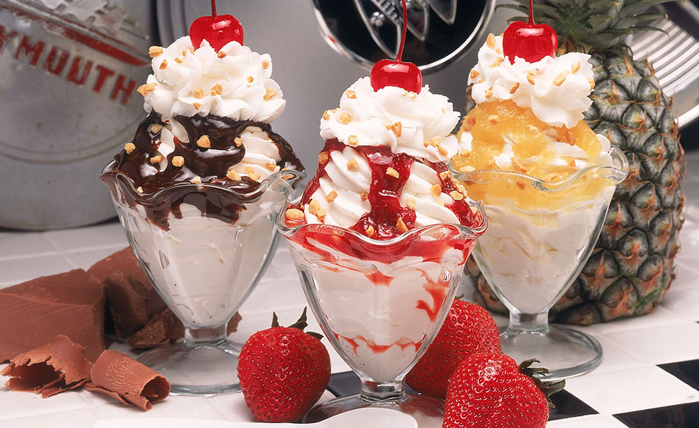 SHAKES, ICE CREAM & DESSERTS